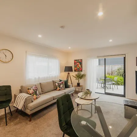 Bright City Base - 1Bed Kitchen Outdoor Space